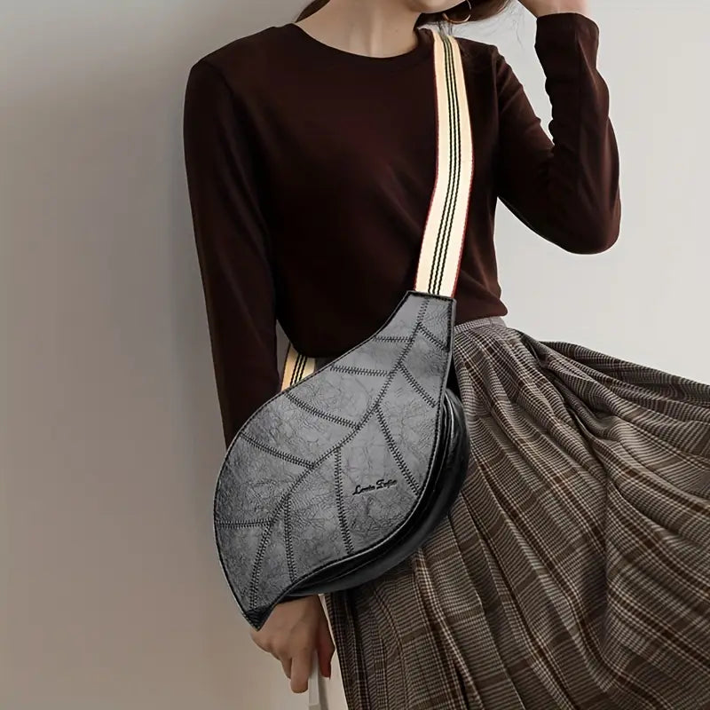 Carmela - Bolso Bandolera de Cuero con Correa Ajustable y Hebilla