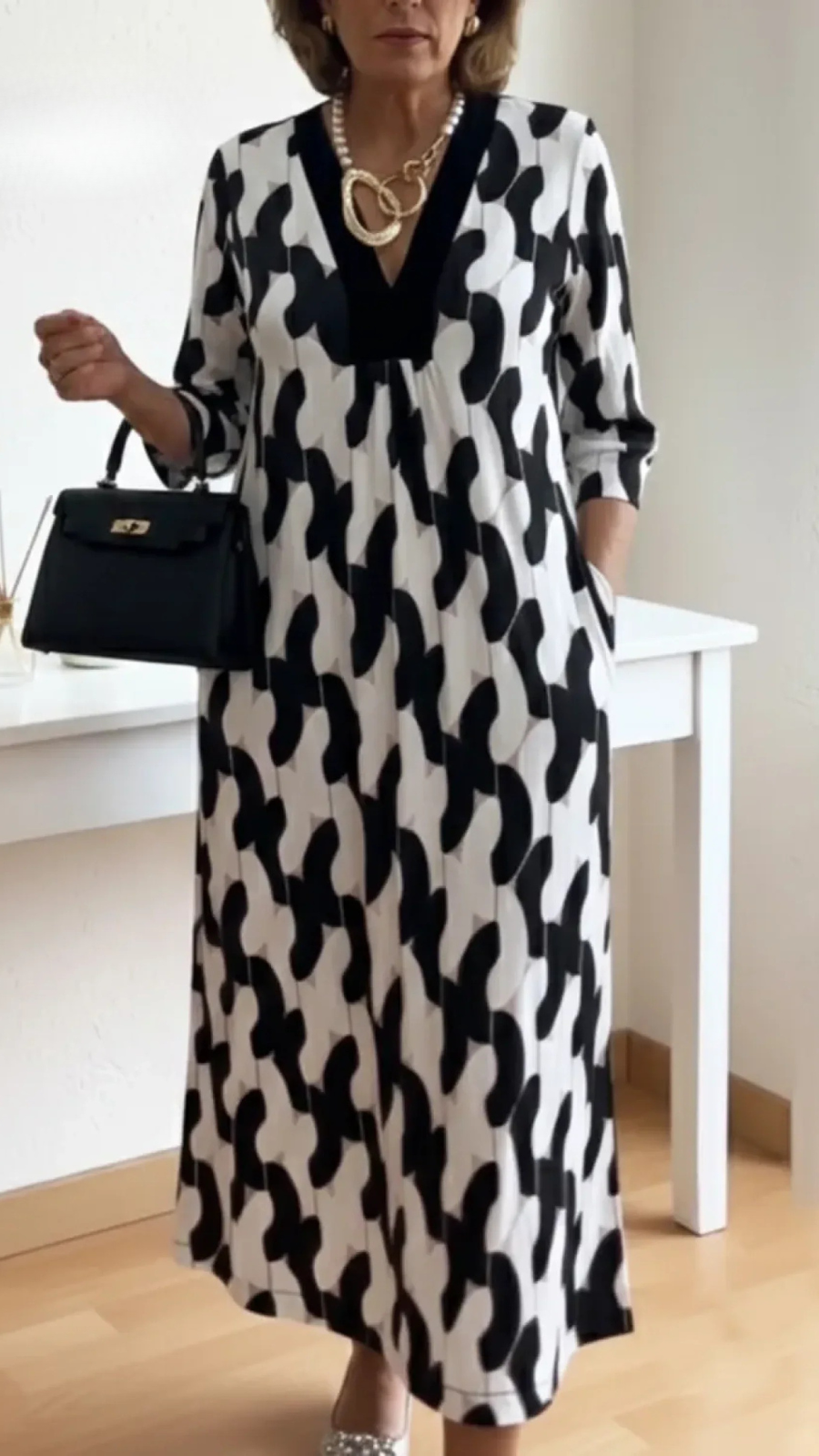 VESTIDO LARGO FLUIDO CON ESCOTE EN V Y MANGAS 3/4
