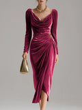 VESTIDO MIDI AJUSTADO DE TERCIOPELO CON BOTÓN DECORATIVO