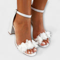 SANDALIAS DE TACÓN ALTO CON FLORES DECORATIVAS