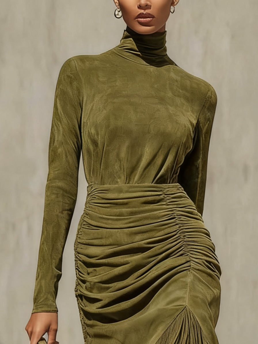 VESTIDO DE CUELLO ALTO CON FLECOS Y FRUNCIDO KESSIA