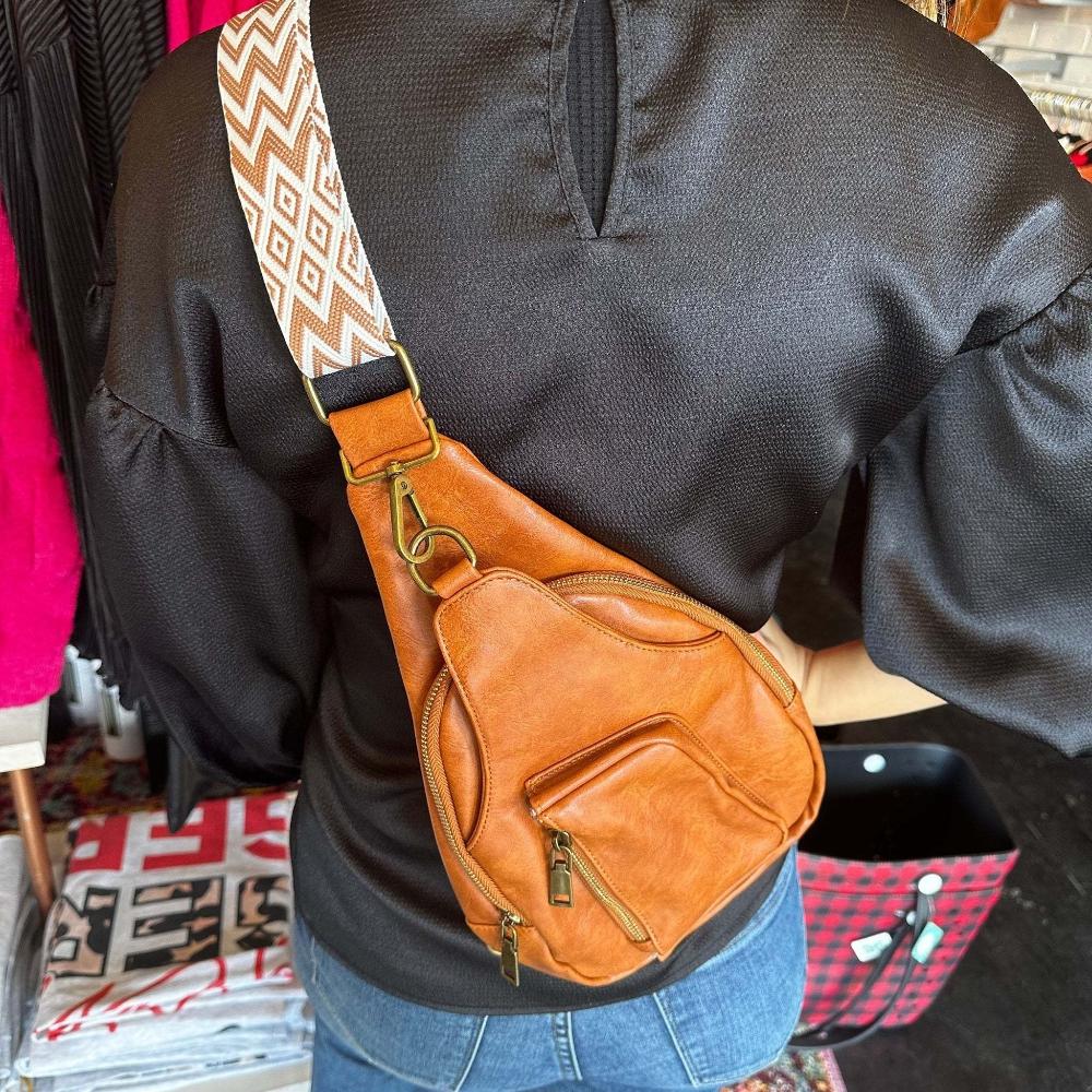 BOLSO NIINA CON BANDOLERA GEOMÉTRICA DE ESTILO VINTAGE