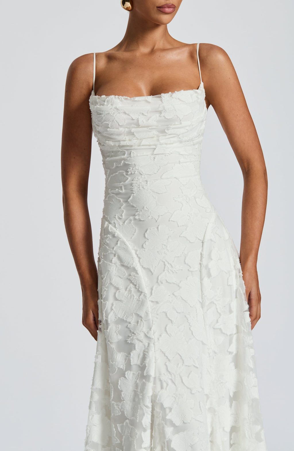 VESTIDO ELEGANTE CUELLO ALTO FALDA ACAMPANADA